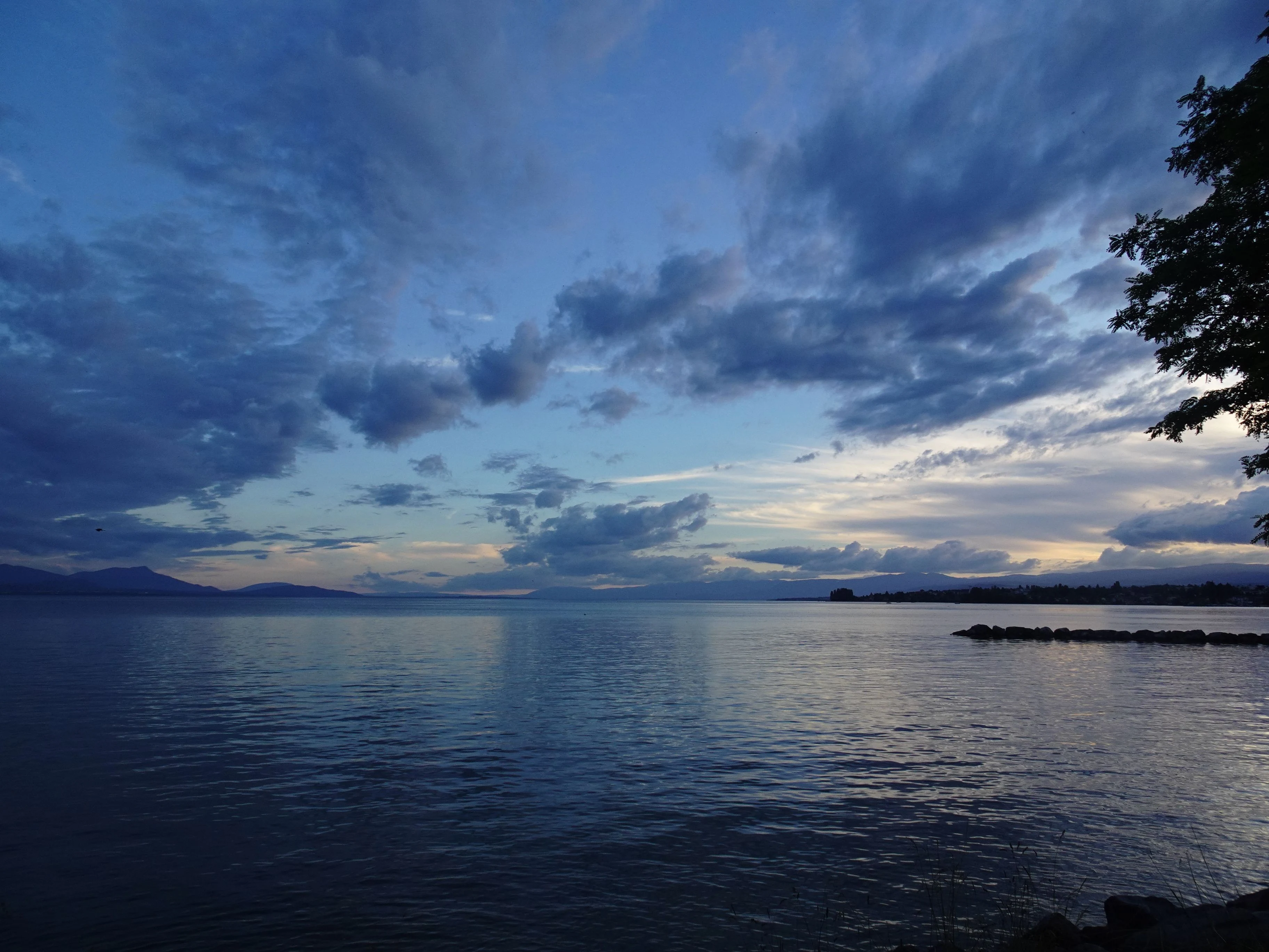 Lac Léman depuis Anières – Zone d'intervention plombier